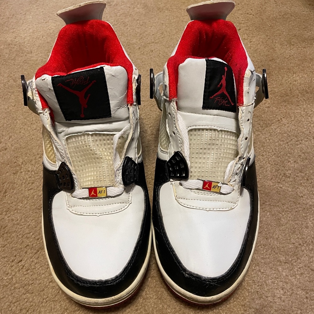 Black and red Air Jordans size 10.5 men’s … METAL eyelet AF1 plaque on strings